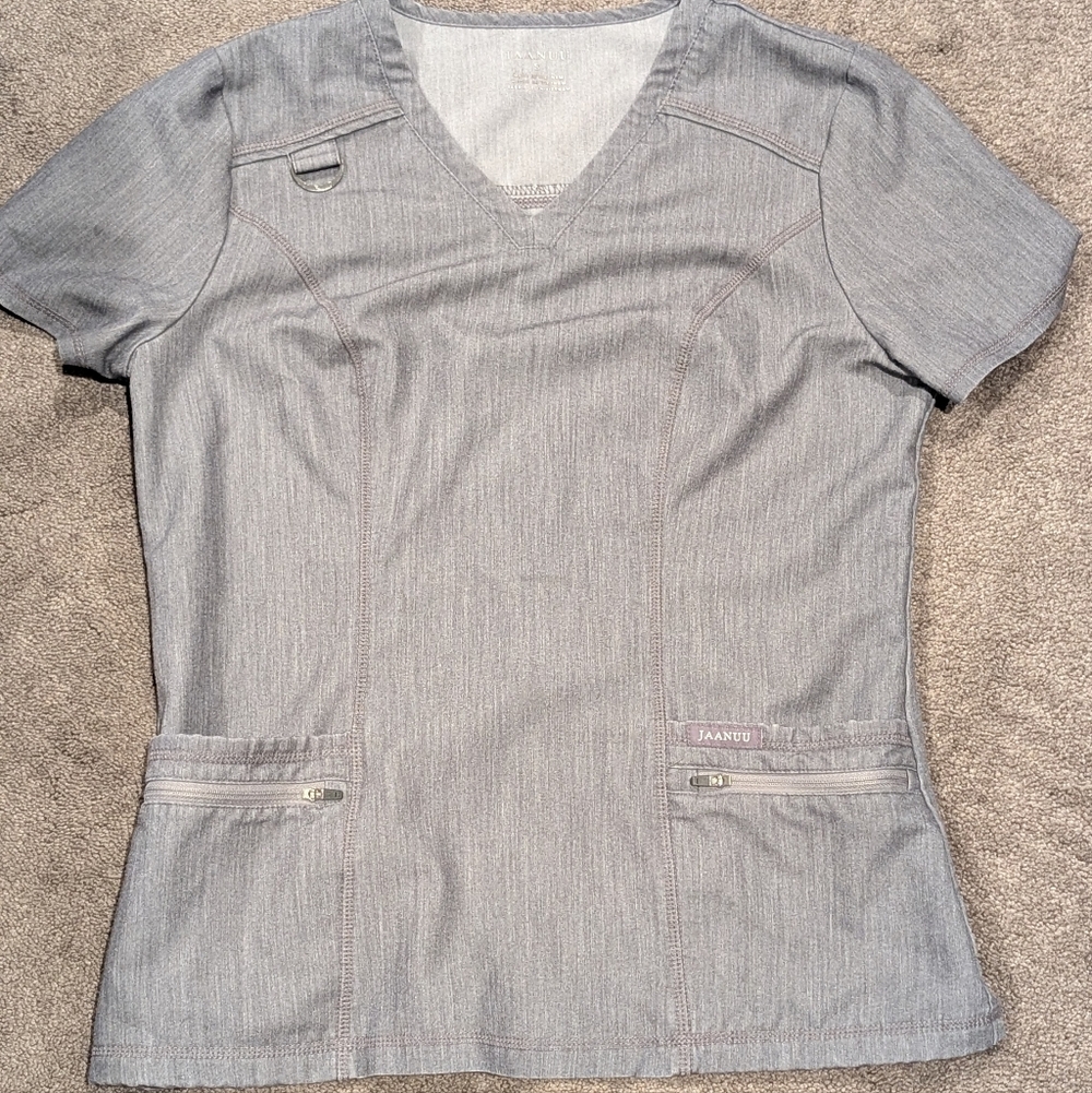 Jaanuu Scrub Top Small Gray 4 Pocket D-Ring Short Sleeve VNeck Style J96175